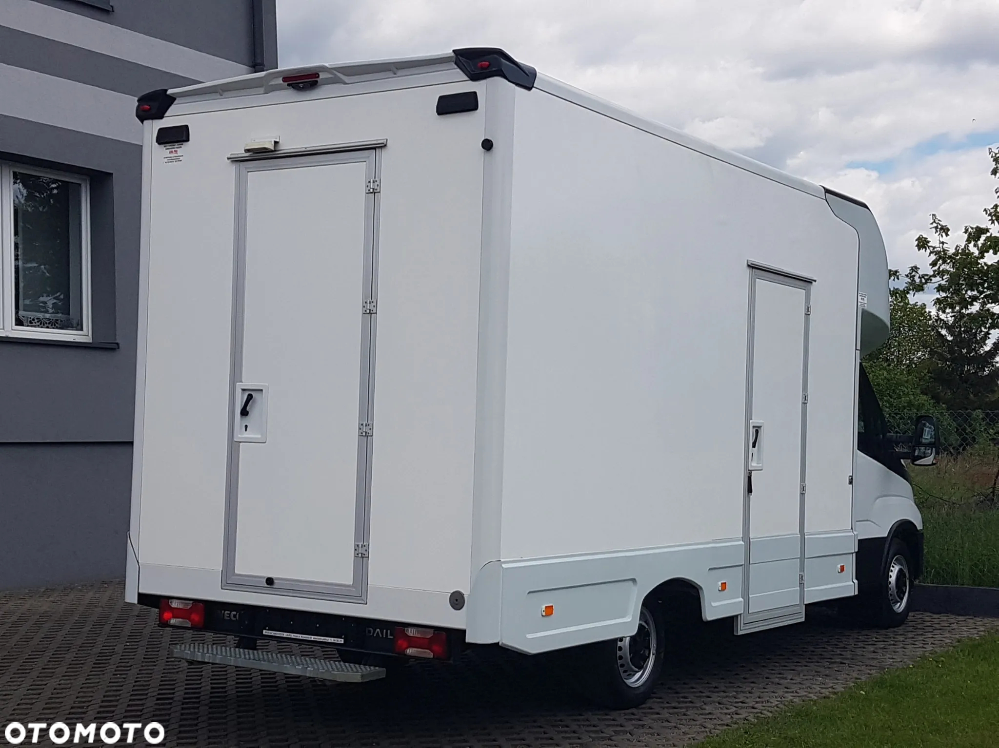Iveco DAILY KONTENER NISKOPODŁOGOWY 4,43x2,23x2,42 SKLEP FOODTRUCK BAR KLIMA KONIOWÓZ KAMPER - 4