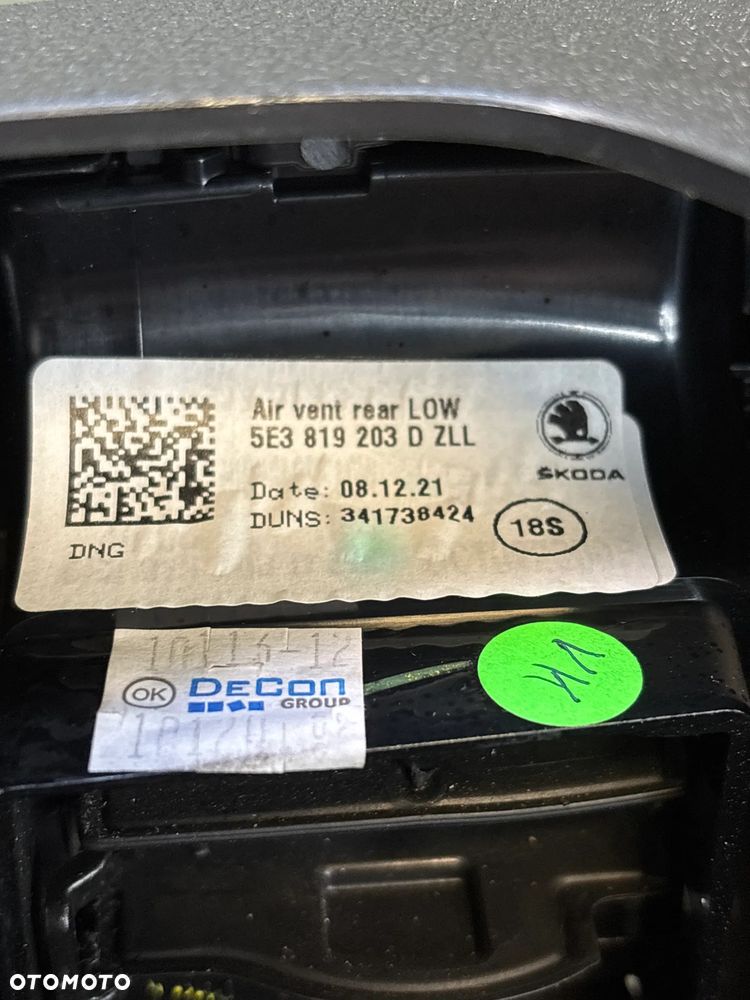 Skoda Octavia IV kratka nawiewu tył 5E3863284 - 5
