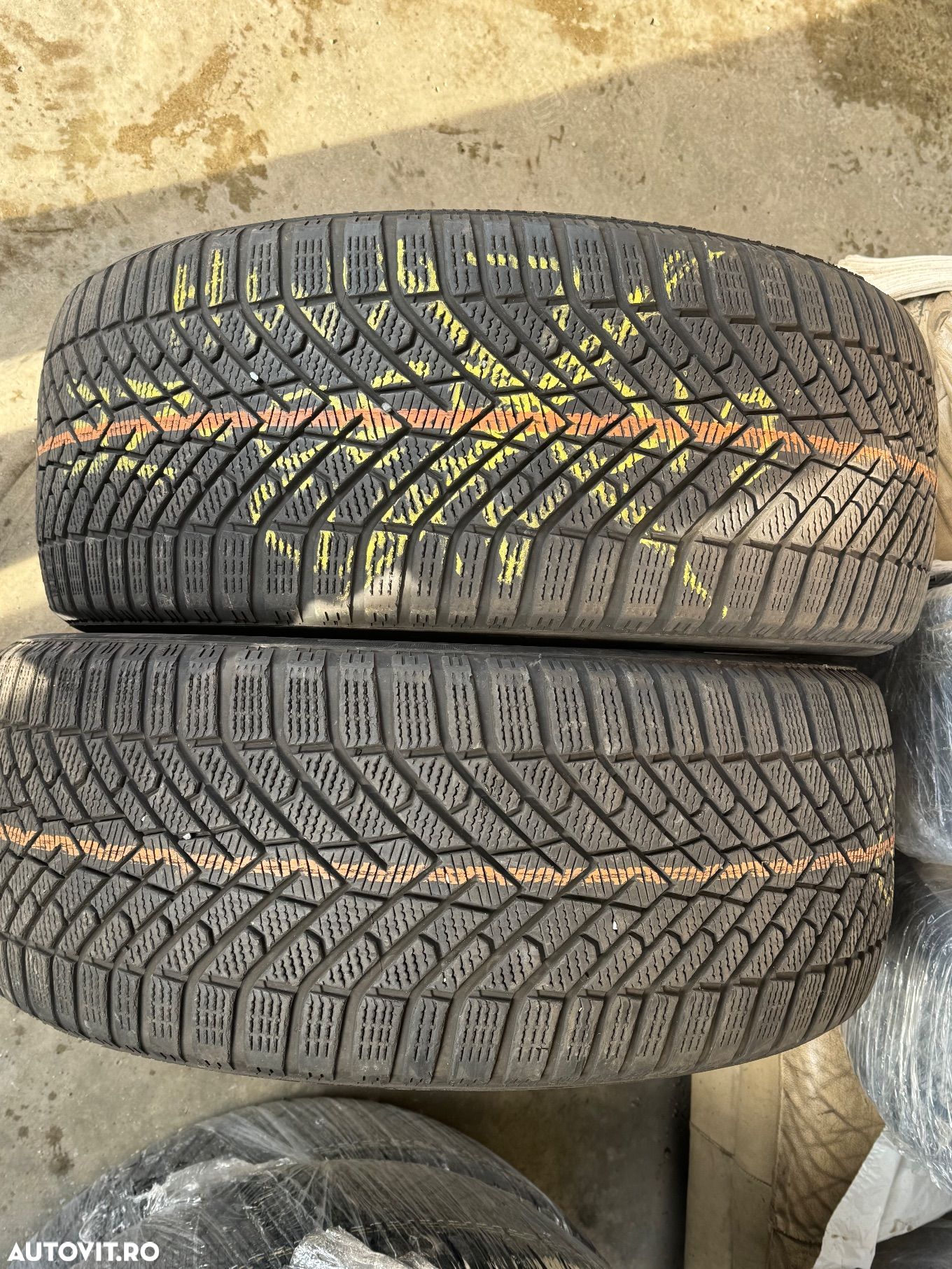 Vând 2 anvelope 275/45/21 Pirelli de iarnă sh - 1