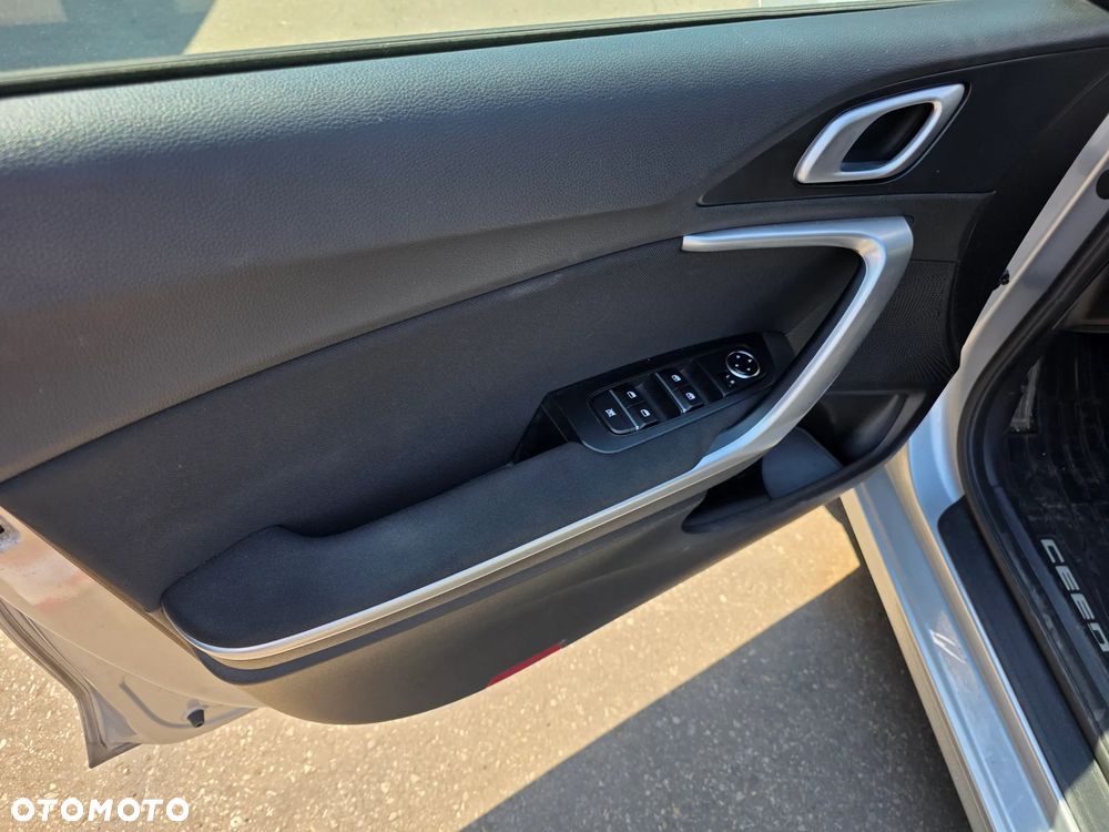 Kia Ceed 1.6 CRDi mHEV M - 8