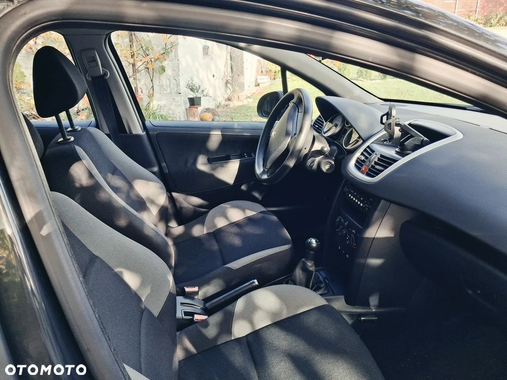 Peugeot 207 2007 photo 4