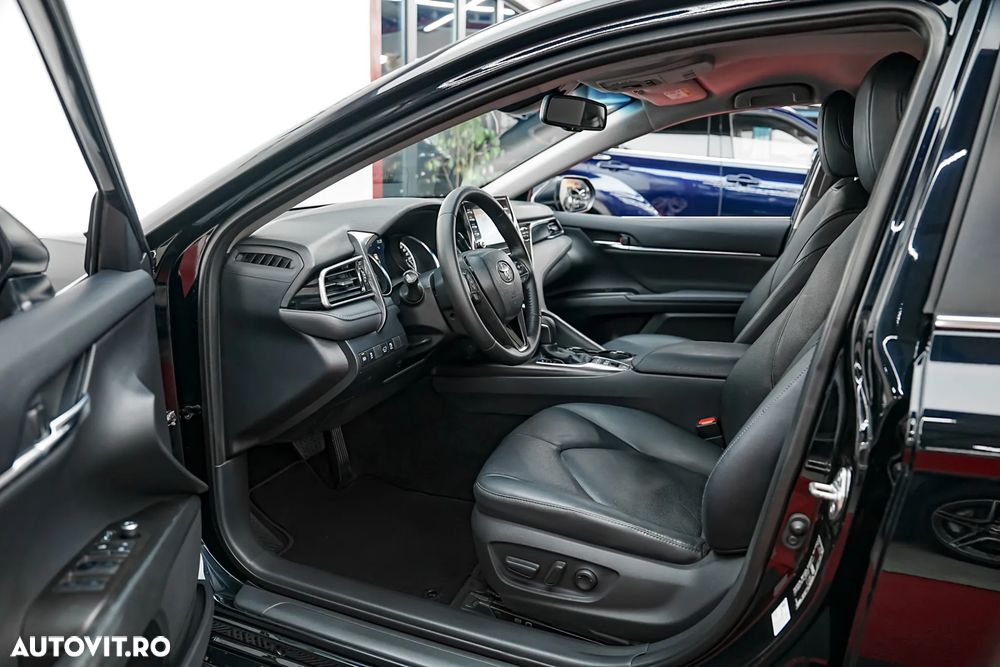 Toyota Camry Luxury - 4