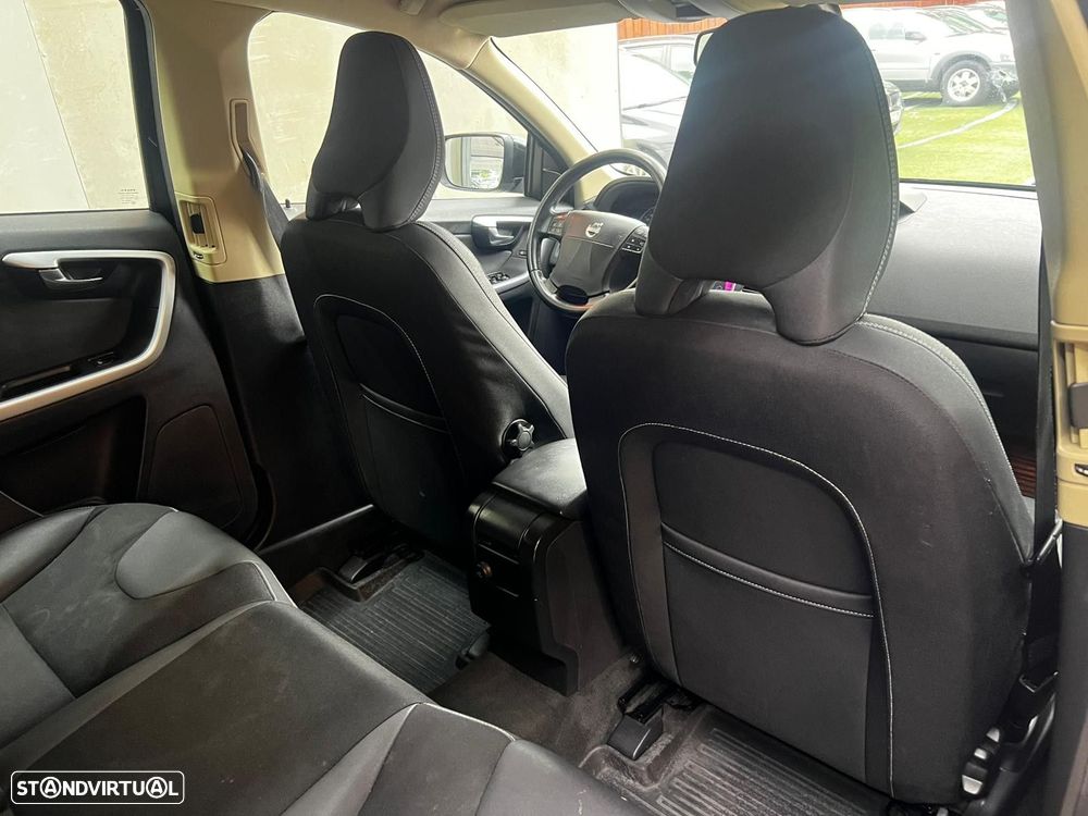 Volvo XC 60 D5 Momentum - 17