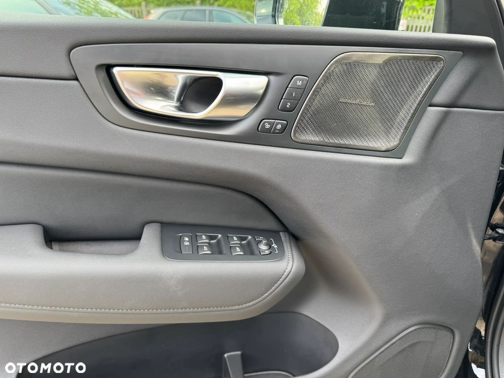 Volvo XC 60 B5 B AWD Plus Dark - 22