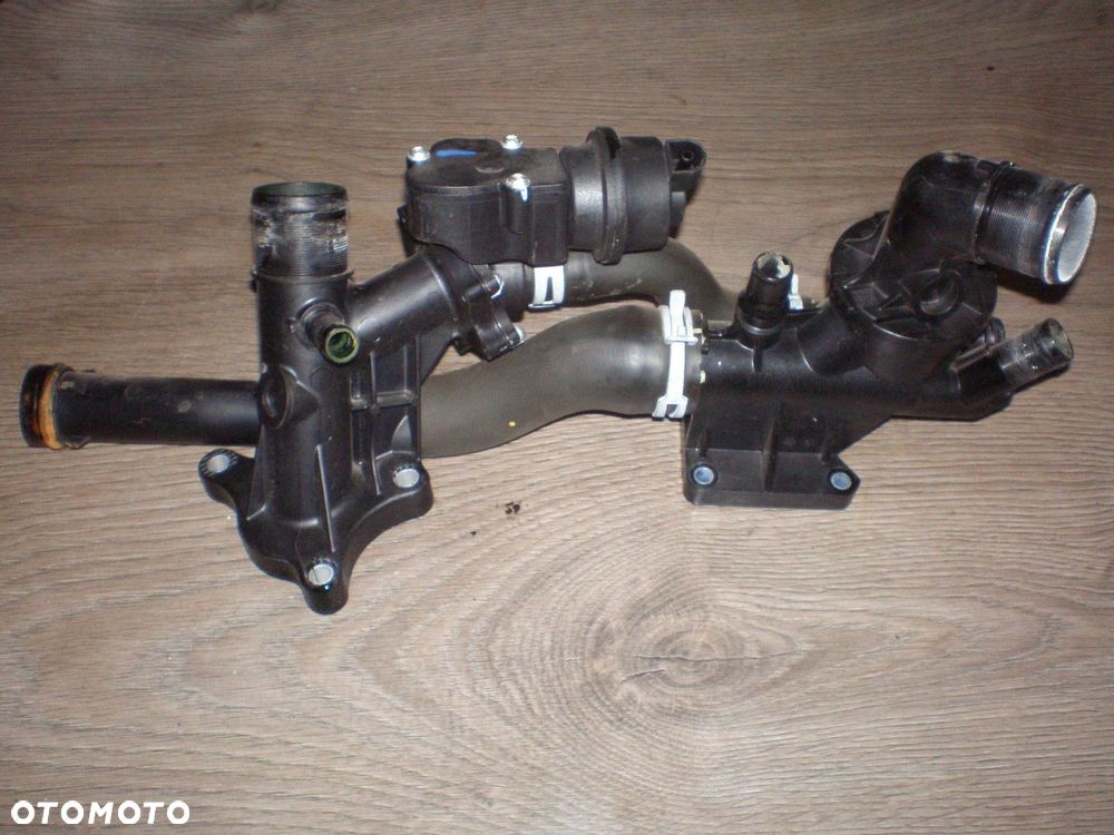 OBUDOWA TERMOSTATU RENAULT 1.6 DCI R9M 110617671R
