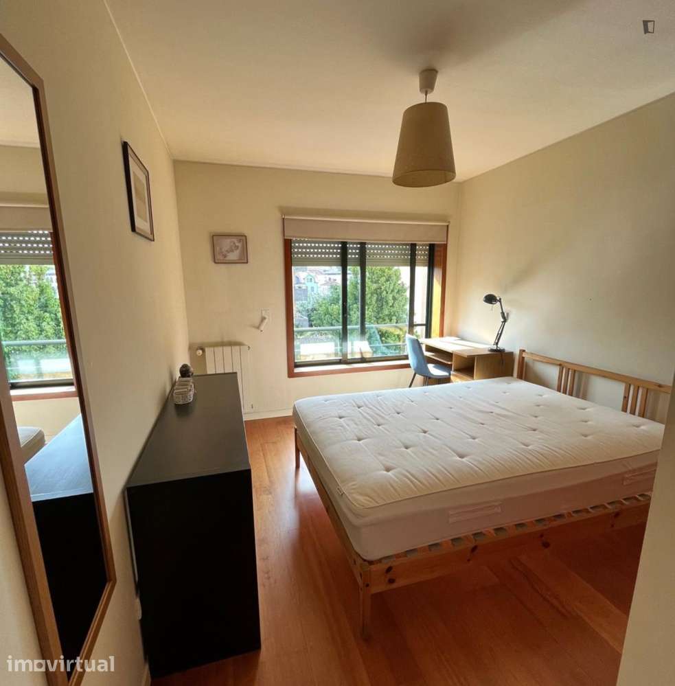 Quarto - localizado em Paranhos Porto - Grande imagem: 3/12