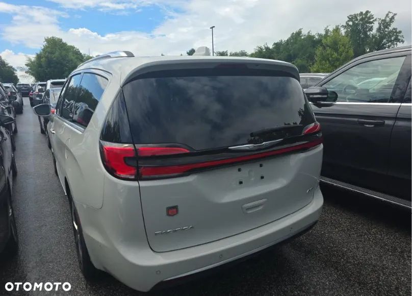 Chrysler Pacifica - 5