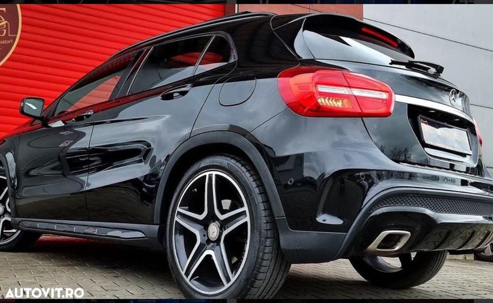Mercedes-Benz GLA - 13