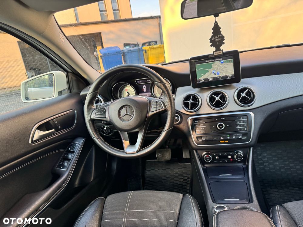 Mercedes-Benz GLA 200 7G-DCT - 22