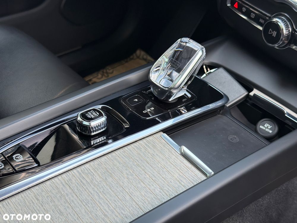 Volvo XC 60 T6 Plug-In Hybrid AWD Inscription - 11