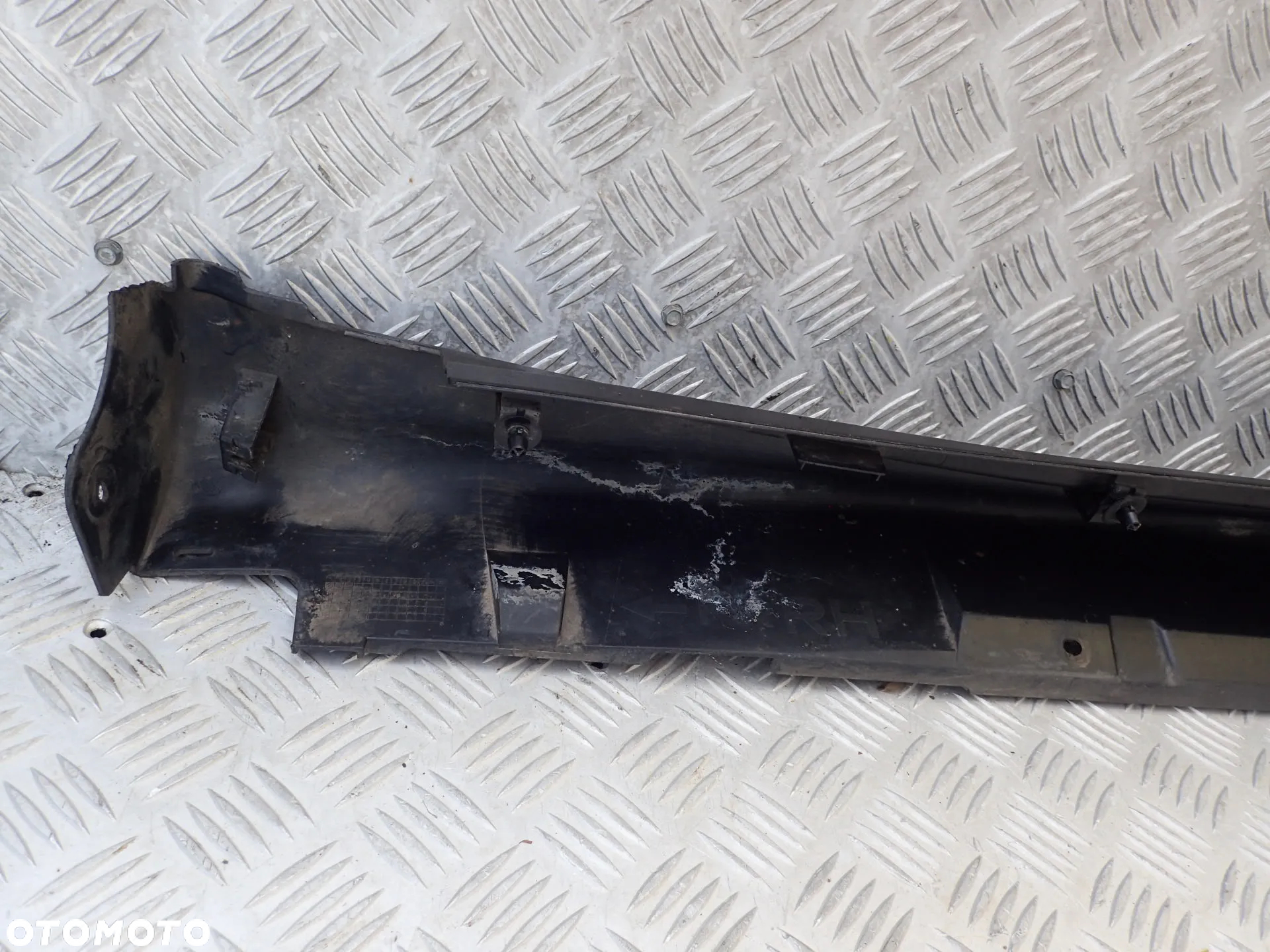 LISTWA PROGOWA PRAWA NISSAN JUKE  76850 1KA6A - 6