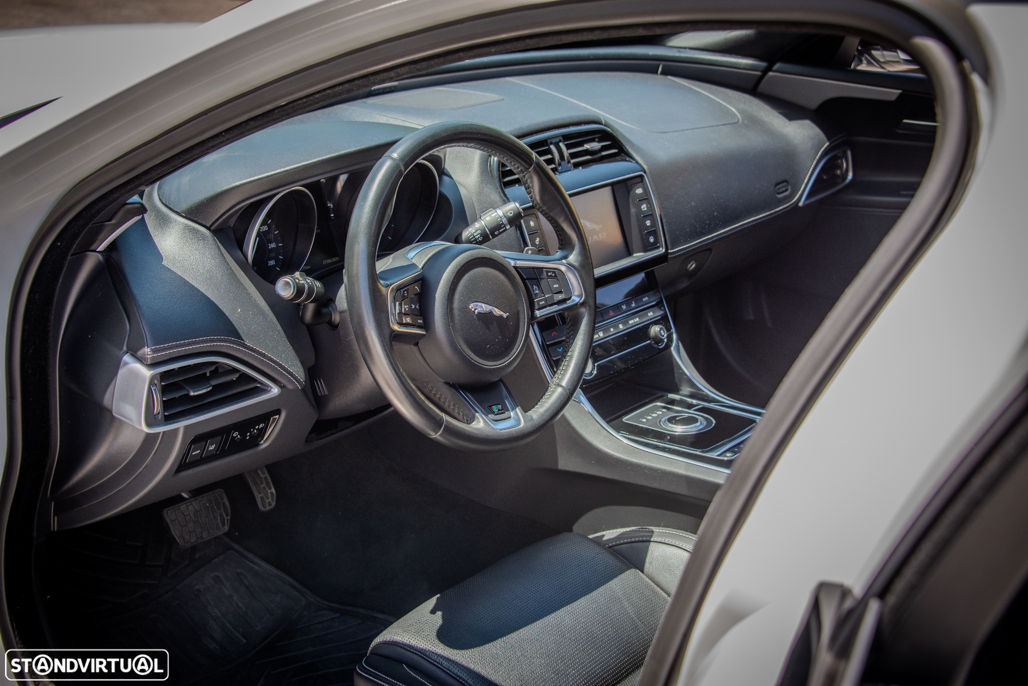 Jaguar XE 2.0 D R-Sport AWD Aut. - 26