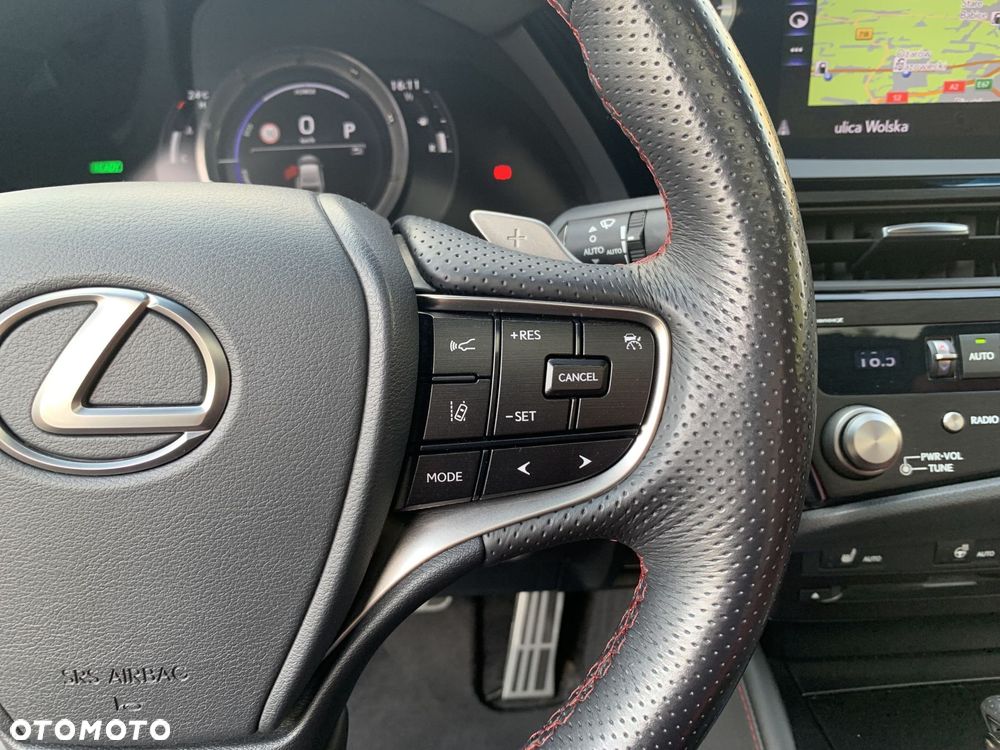 Lexus ES 300h F Sport Edition - 17