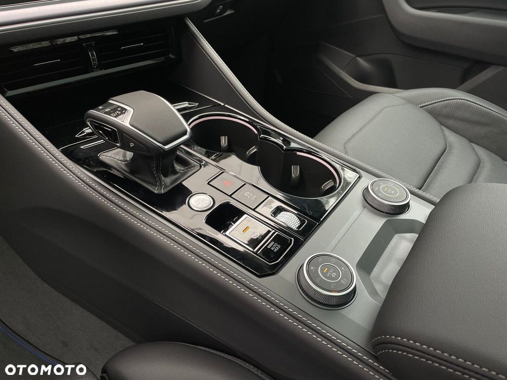 Volkswagen Touareg - 21