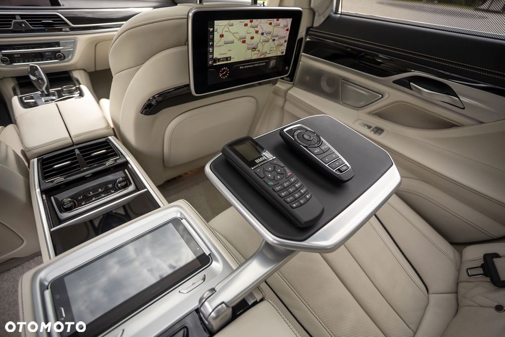 BMW Seria 7 750Li xDrive - 24