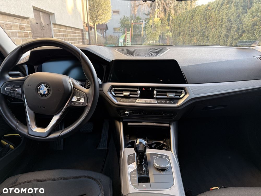 BMW Seria 3 330i Advantage - 11