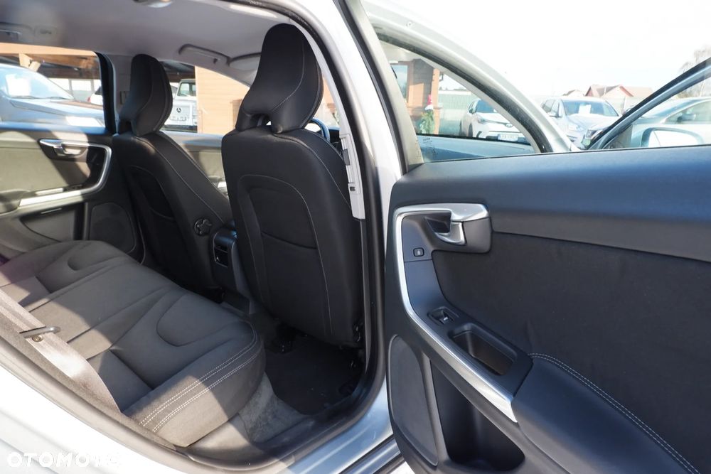 Volvo V60 D3 Geartronic Kinetic - 11