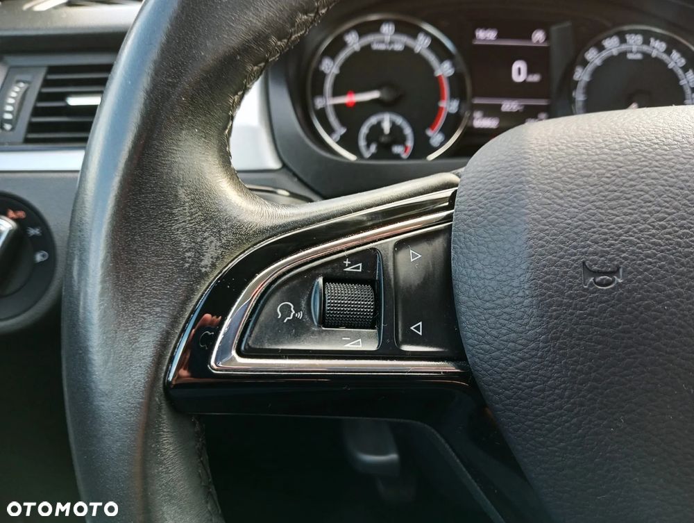 Skoda RAPID 1.0 TSI Ambition - 17
