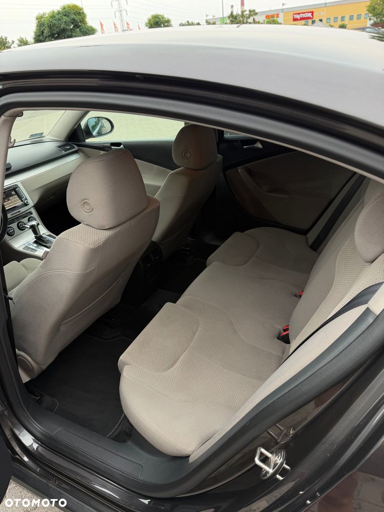 Volkswagen Passat 2009 photo 4