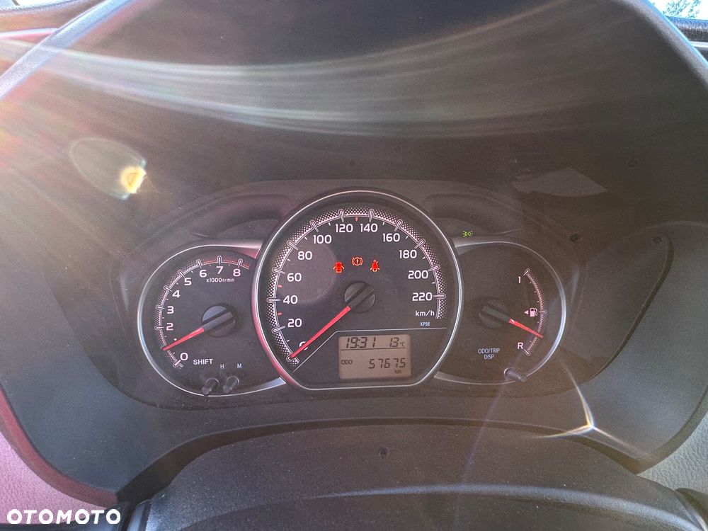Toyota Yaris 1.0 Active EU6 - 13