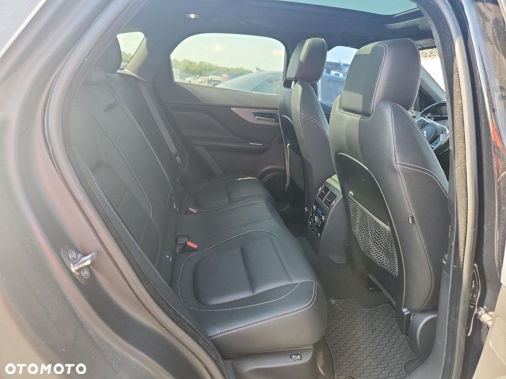 Jaguar F-Pace P250 AWD S - 11