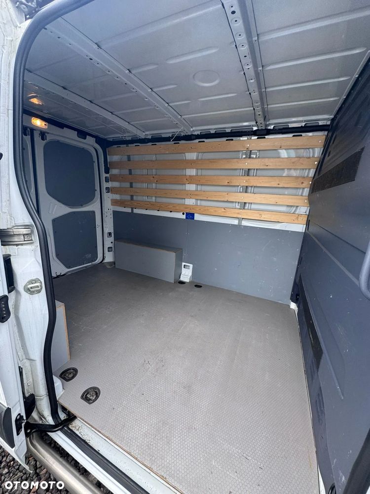 Mercedes-Benz Sprinter - 11