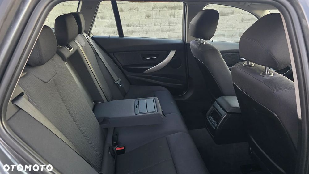 BMW Seria 3 320d xDrive - 27