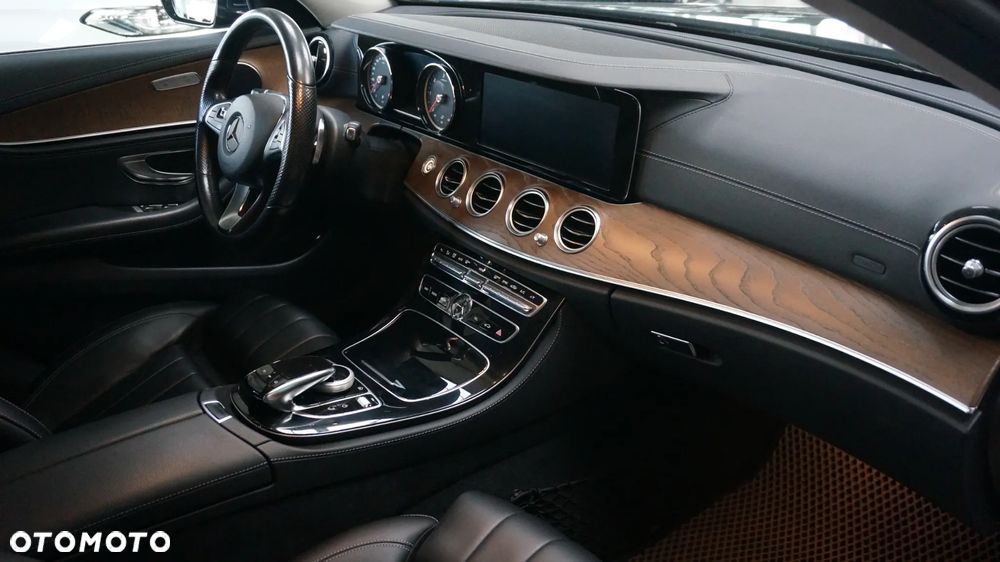 Mercedes-Benz Klasa E 220 d 9G-TRONIC - 18