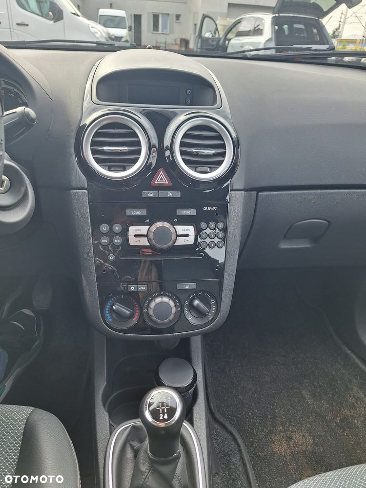 Opel Corsa 1.2 16V Cosmo - 9
