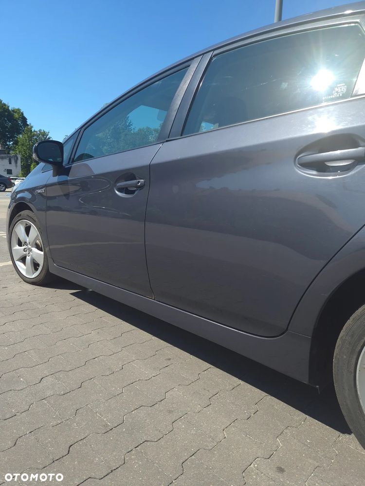 Toyota Prius 1.8 HSD Prestige - 11