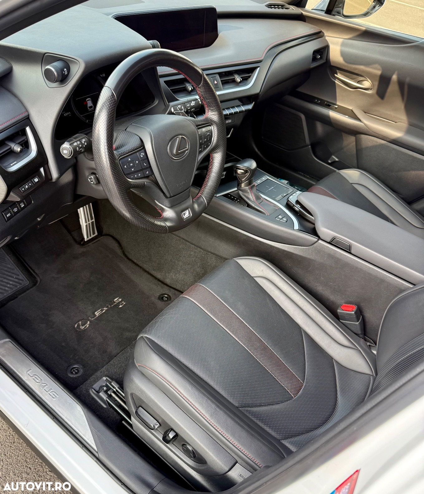 Lexus UX 250h 2.0L HEV 20H- (178 HP) 4X4 CVT F Sport - 9