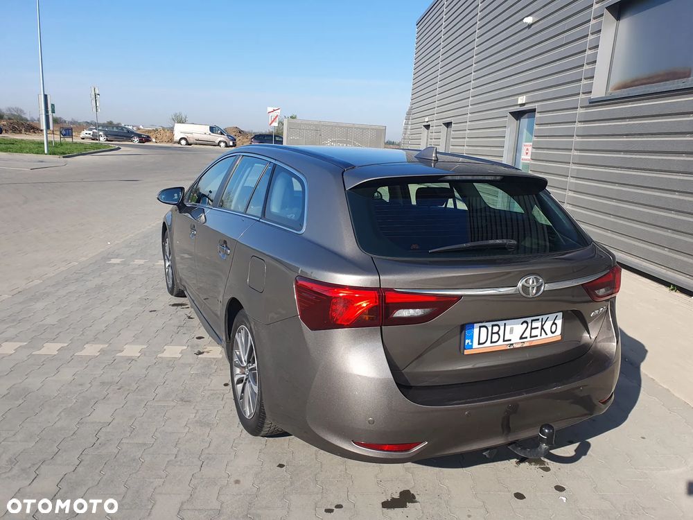 Toyota Avensis 2.0 D-4D Premium - 2