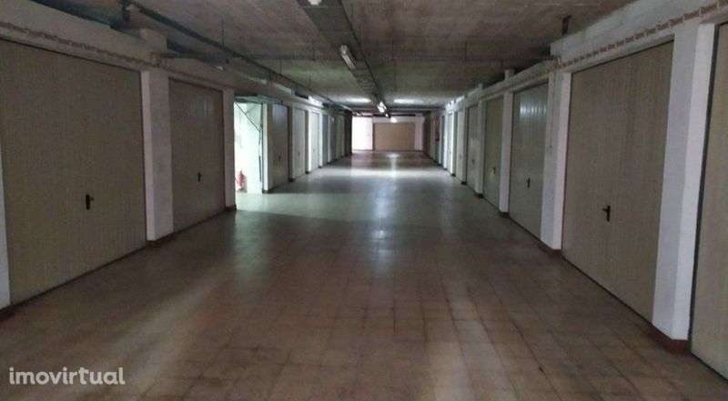 Garagem box condomínio fechado com vigilante no Laranjeiro - Grande imagem: 3/5