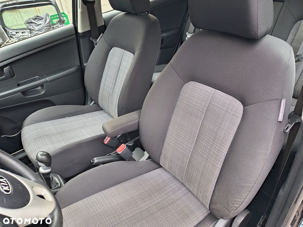 Kia Venga - 10