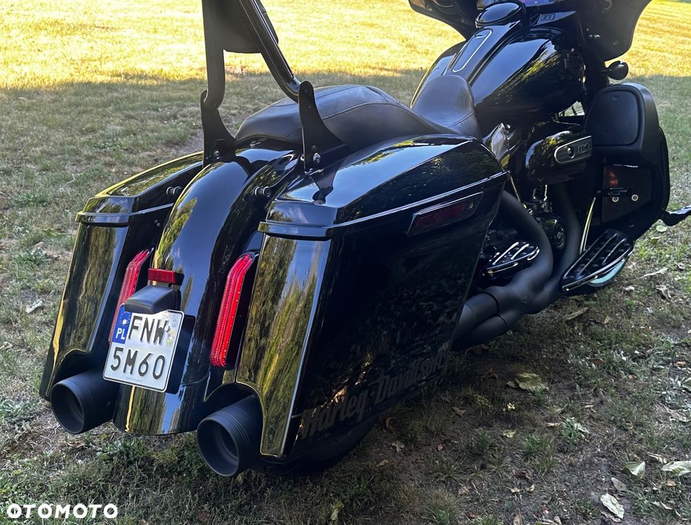 Harley-Davidson Touring Street Glide - 11