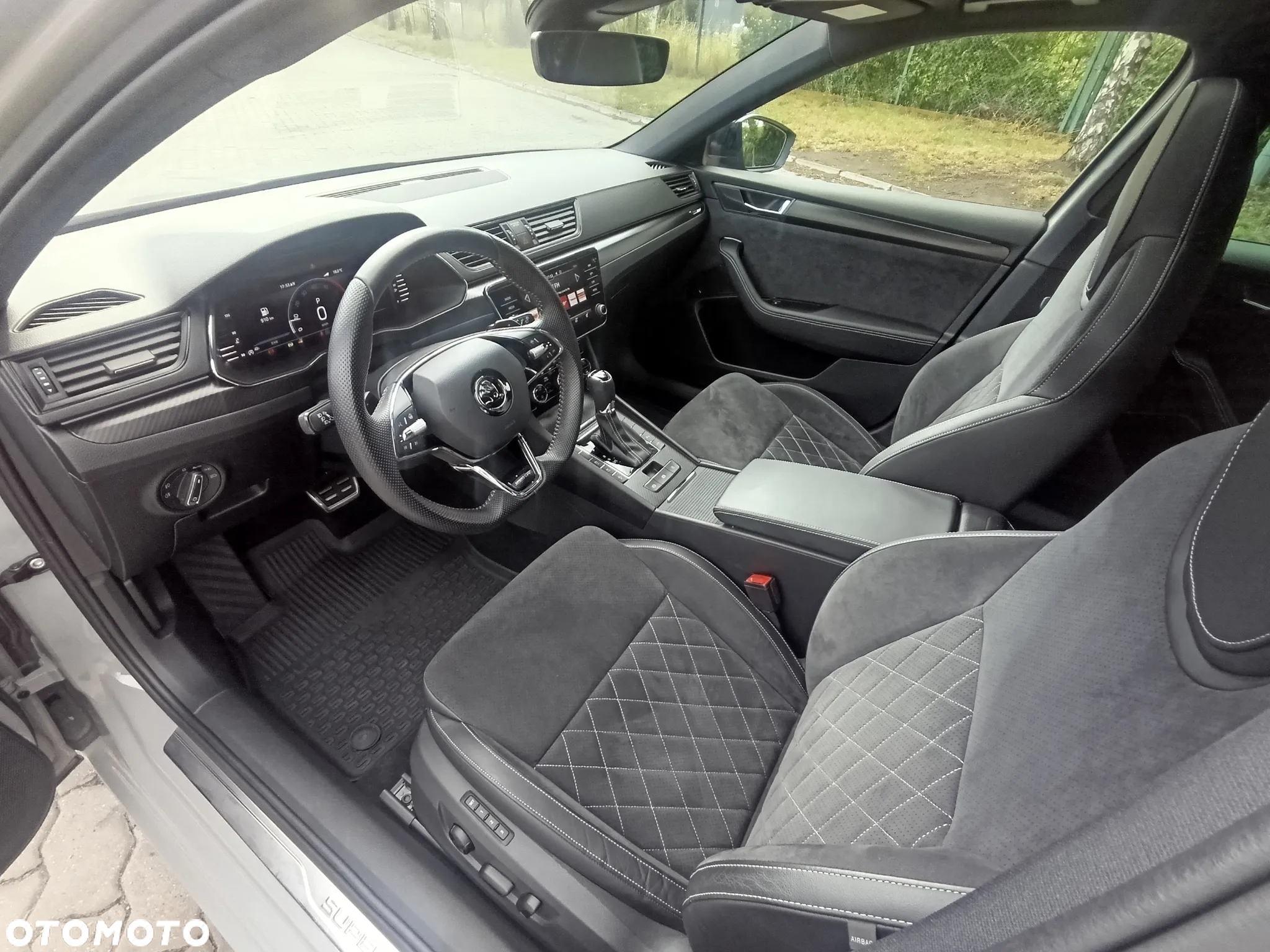 Skoda Superb 2.0 TDI SCR Sportline DSG - 8