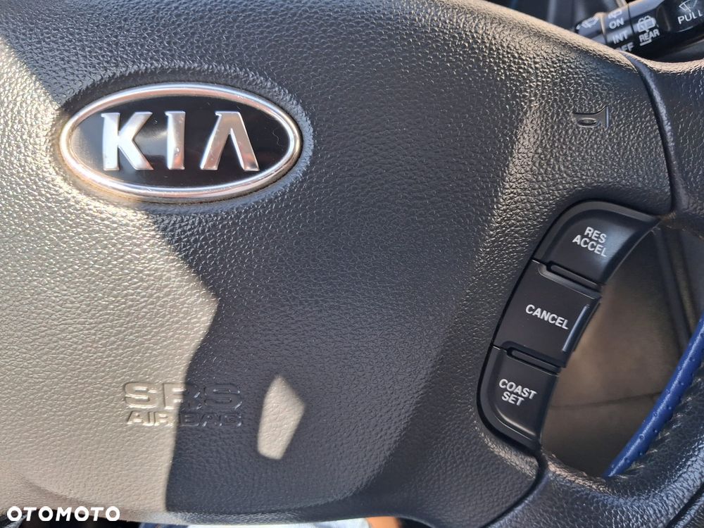 Kia Carens - 16