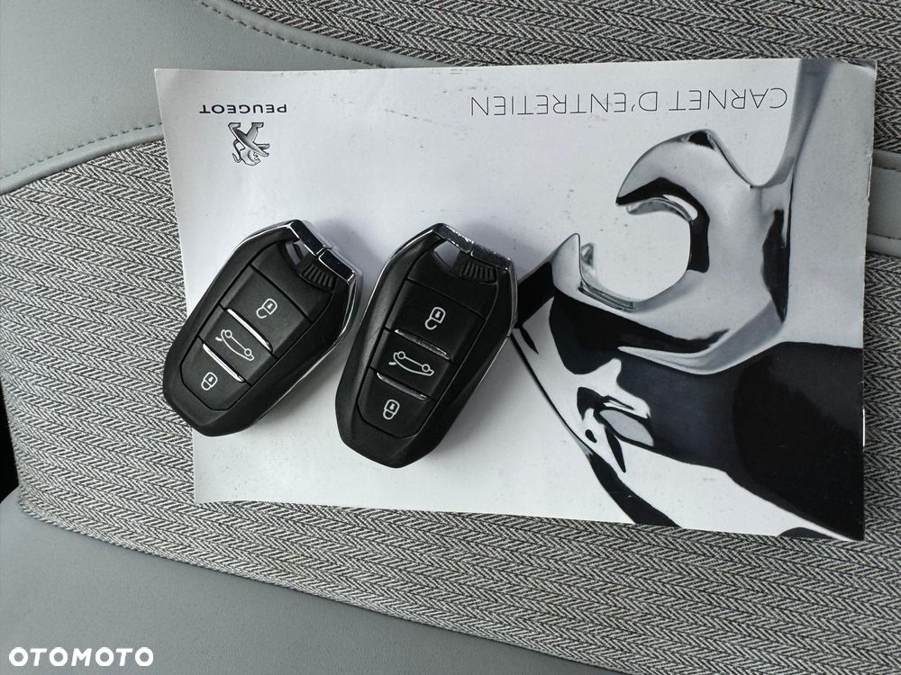 Peugeot 5008 BlueHDi 130 EAT8 Allure - 23