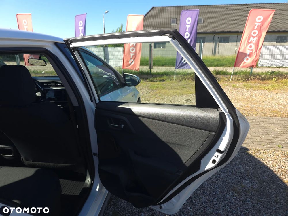 Toyota Auris 1.8 HSD Luna - 12
