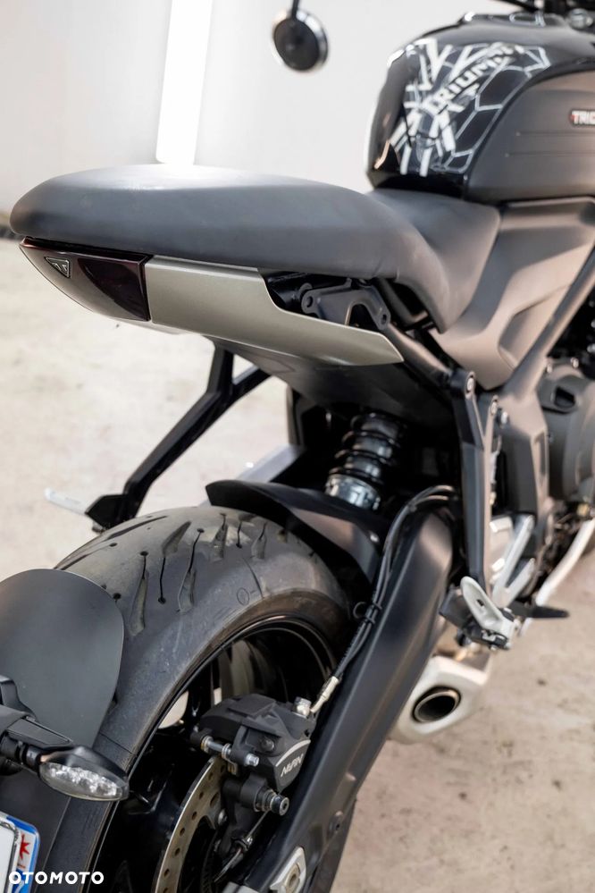 Triumph Trident - 16