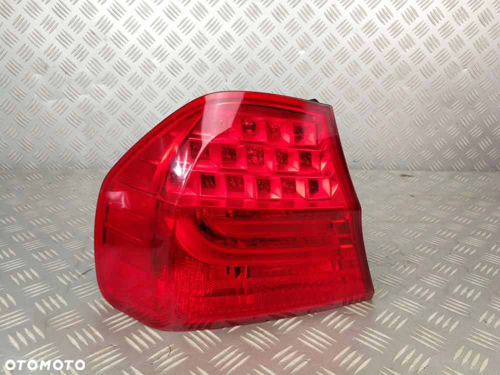 4871731 lampa lewy lewa tylna tył w błotnik BMW E90 LCI LIFT SEDAN EUROPA - 2