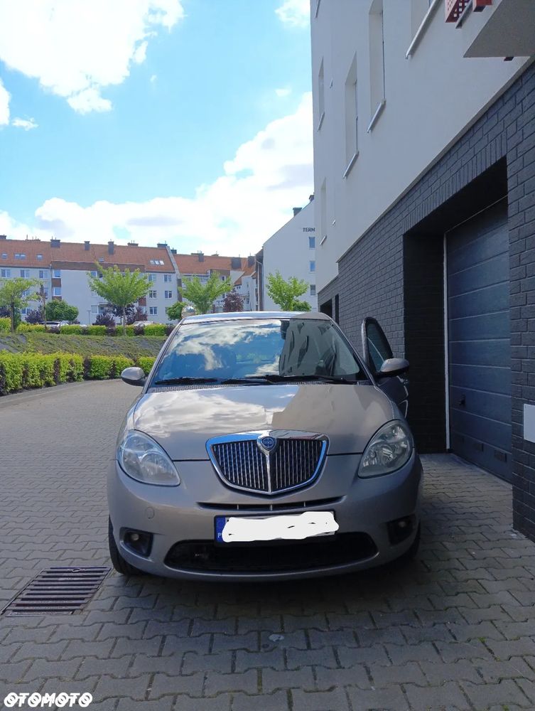 Lancia Ypsilon 1.4 8V Platino (4 os.) - 16