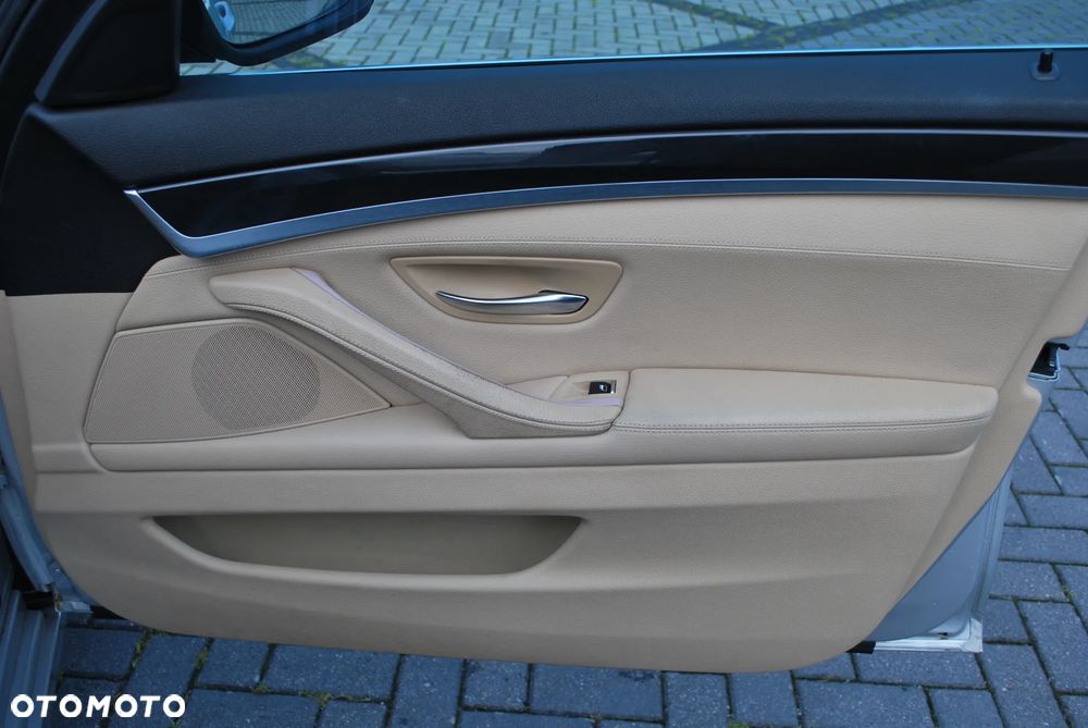 BMW Seria 5 520d - 23