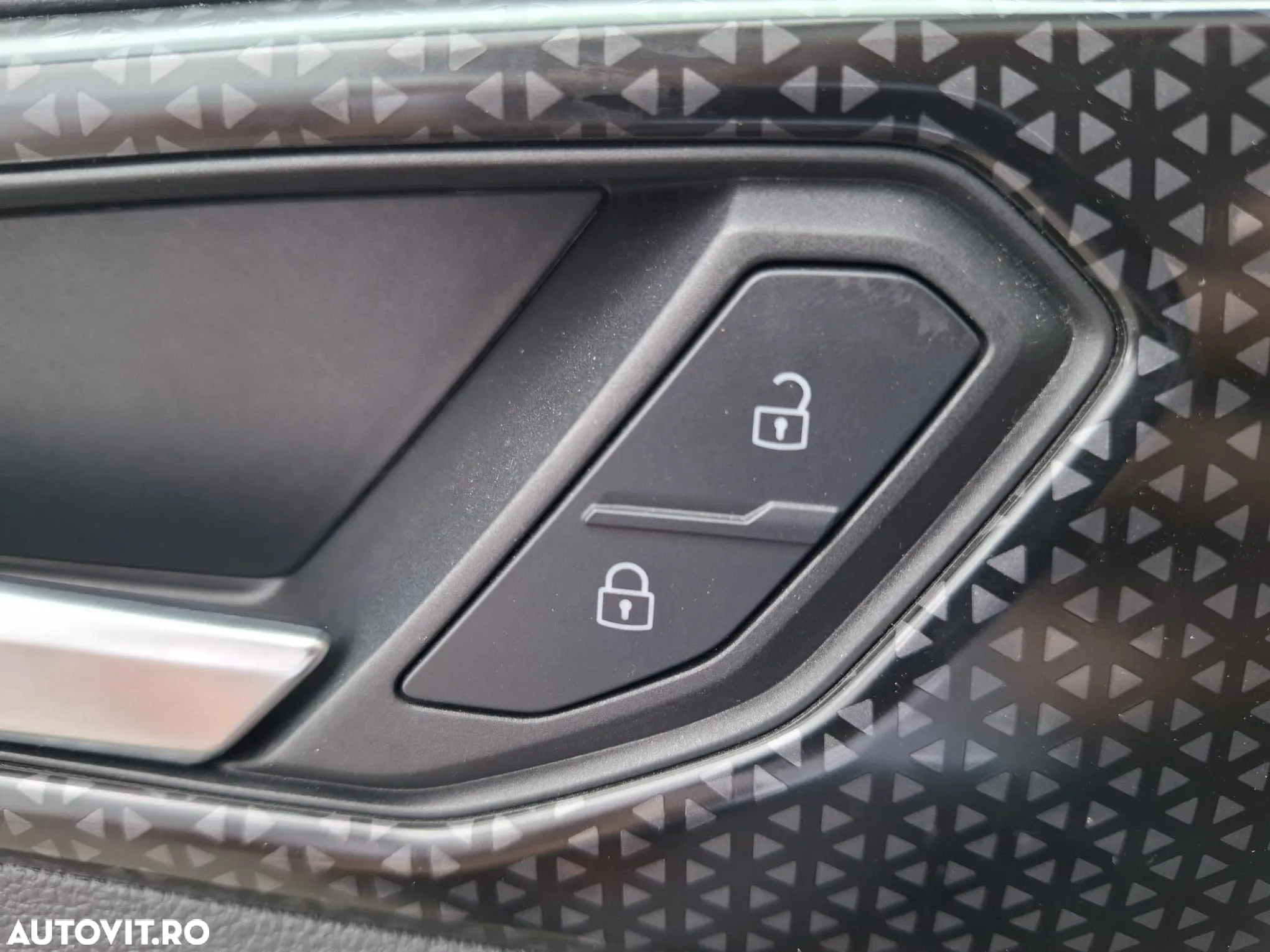 Volkswagen T-Cross 1.0 TSI DSG Style - 32