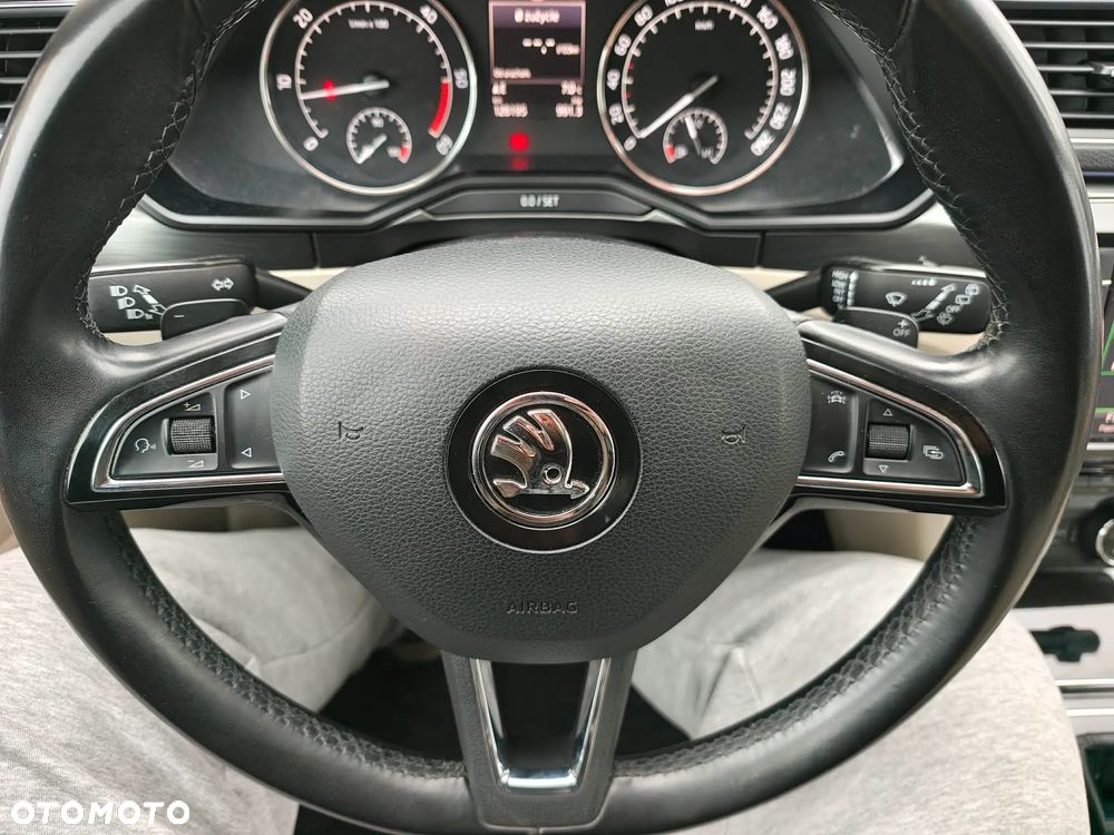 Skoda Superb 2.0 TDI DSG Premium Edition - 15