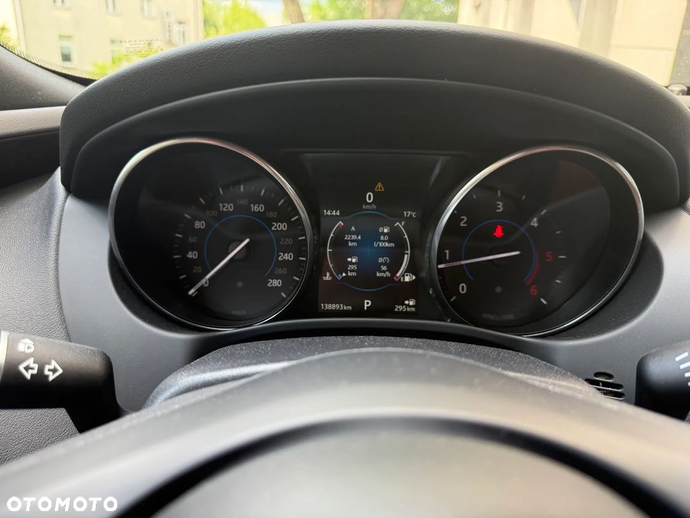 Jaguar XE - 6