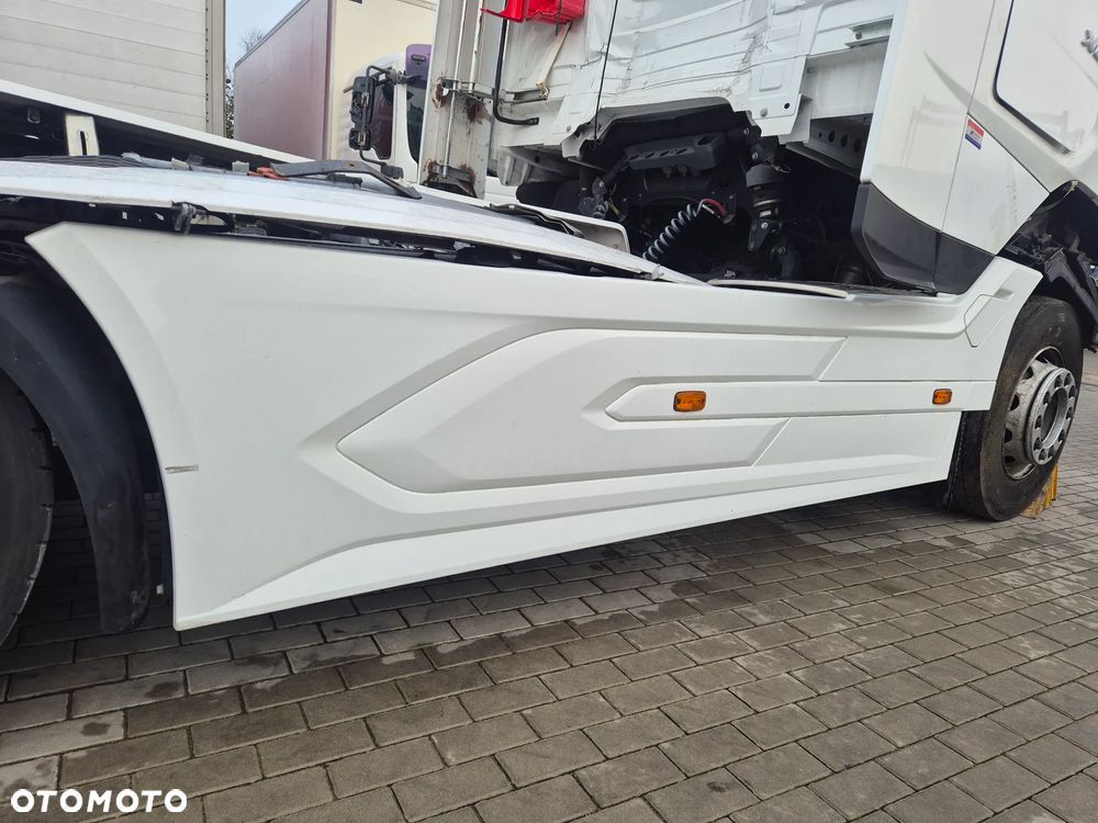 ZABUDOWA SPOJLER OSŁONA MIĘDZYOSIOWA PRAWA Z MOCOWANIEM DAF XG XG+ - 1