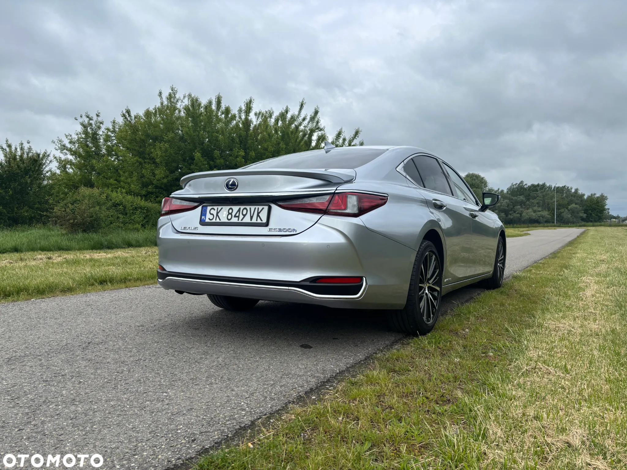 Lexus ES 300h Business Edition - 4