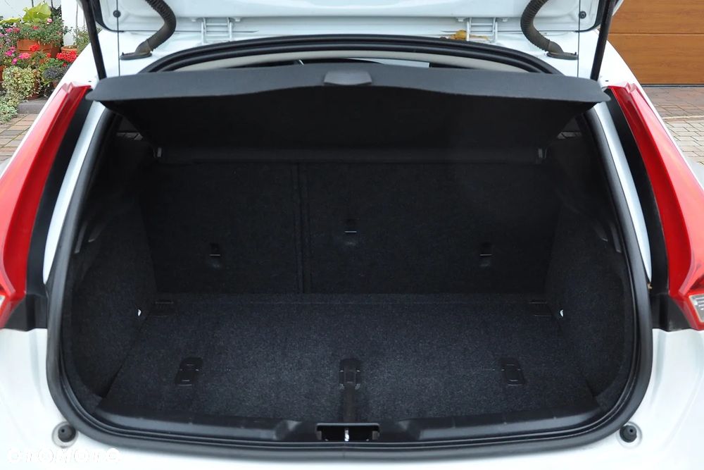 Volvo V40 Cross Country - 30