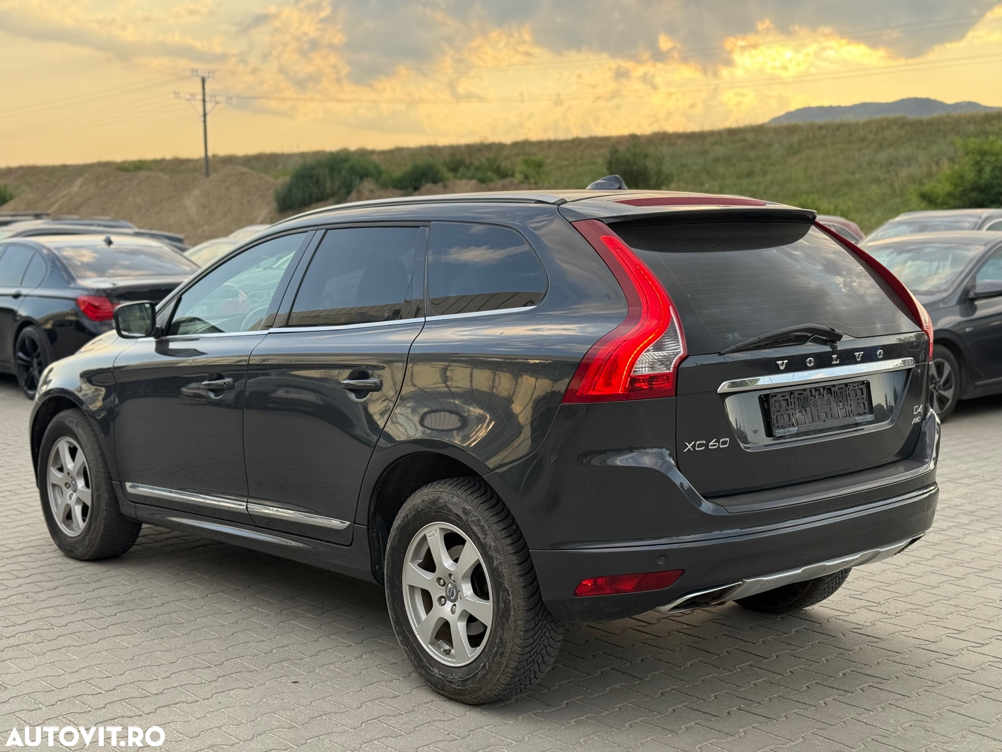 Volvo XC 60 D4 AWD Geartronic Summum - 3